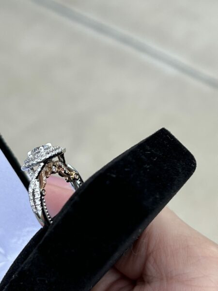.75 Carat G VS2 Round Natural Diamond Ring - Image 2