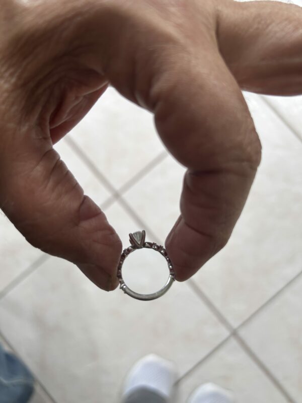 IGI Certified 1.2 Carat E VVS2 Lab Grown Oval Diamond Ring - Image 11
