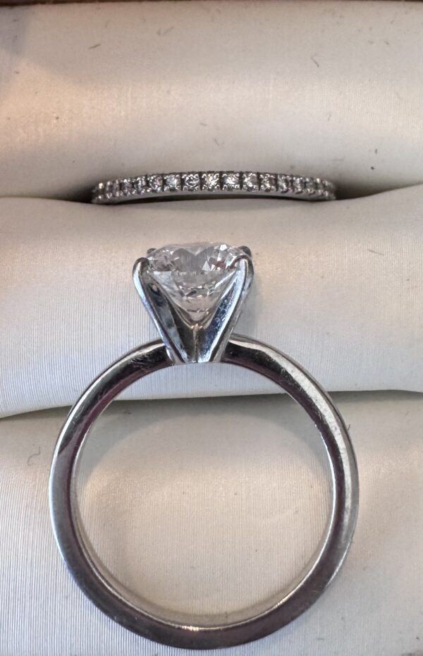 IGI 2.01 Carat D VS2 Round Lab-Grown Diamond Ring - Image 4