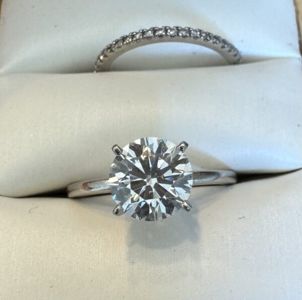 IGI 2.01 Carat D VS2 Round Lab-Grown Diamond Ring - Image 6