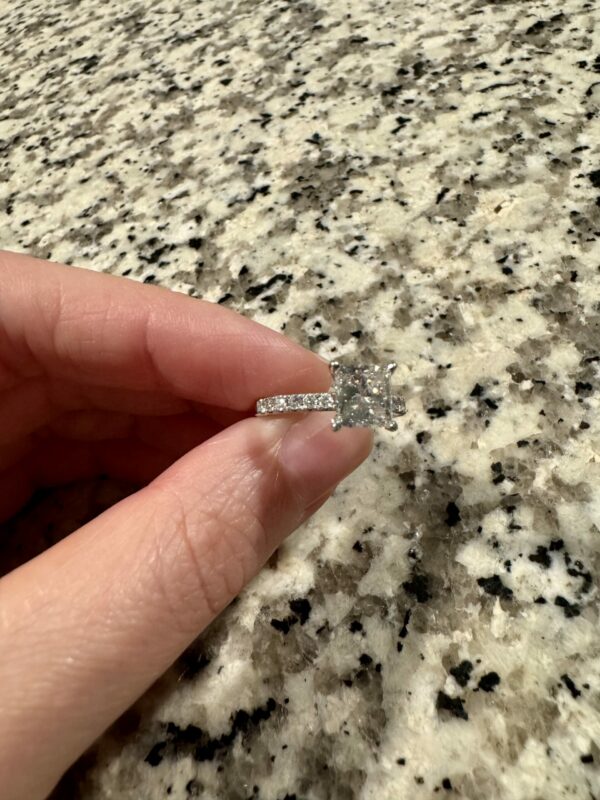 IGI 1.45 Carat G SI1 Princess Lab-Grown Diamond Ring - Image 3
