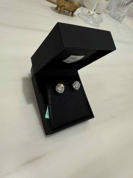 IGI 8 Carat G VS1 Round Lab-Grown Diamond Earrings - Image 6