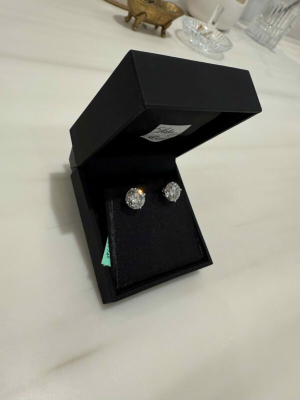 IGI 8 Carat G VS1 Round Lab-Grown Diamond Earrings - Image 6