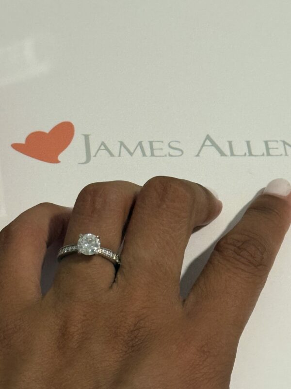 IGI 1.20 Carat E VS2 Round Lab-Grown Diamond Ring - Image 3