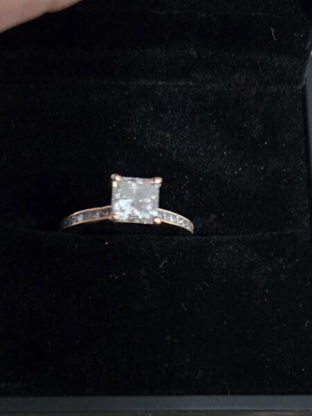 IGI 1.5 Carat H VS2 Princess Lab-Grown Diamond Ring - Image 3