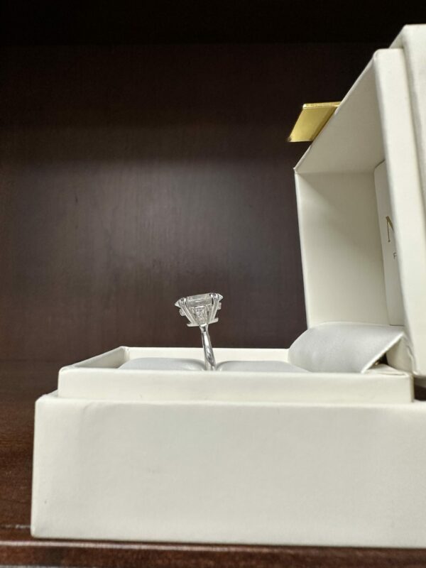 3.10 Carat D VVS2 Oval Lab-Grown Diamond Ring - Image 2