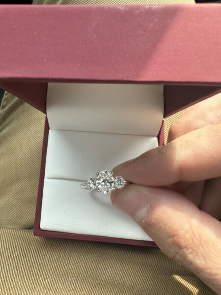 GCAL 1.06 Carat H VVS2 Oval Lab-Grown Diamond Ring - Image 3