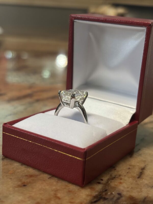 IGI 7.52 Carat I VS2 Emerald Lab-Grown Diamond Ring - Image 2