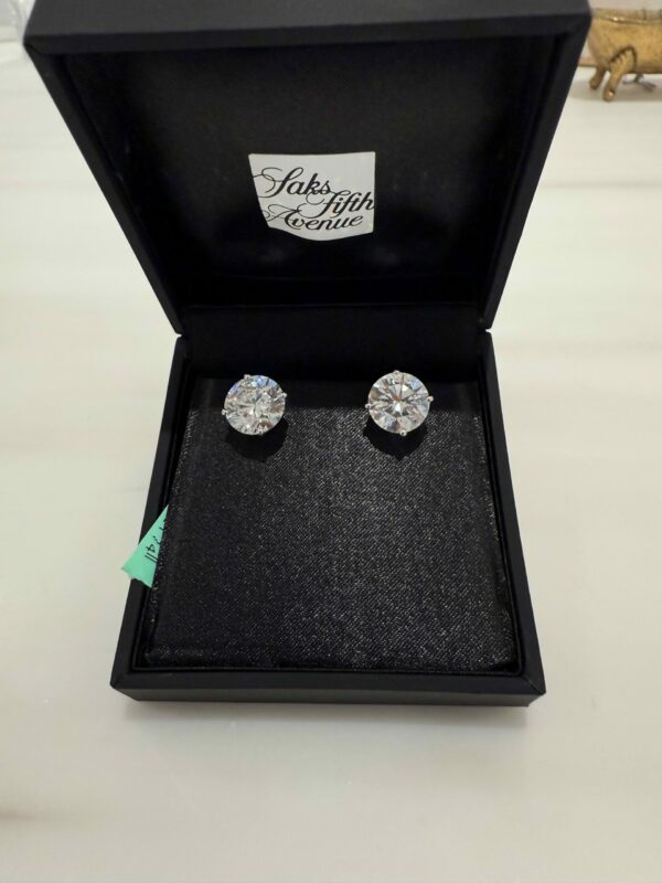 IGI 8 Carat G VS1 Round Lab-Grown Diamond Earrings - Image 5