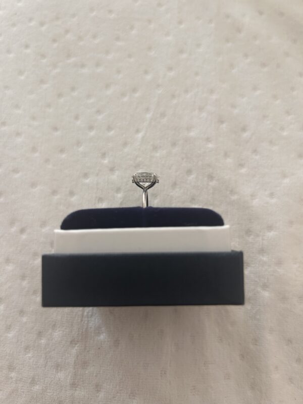 IGI 3.01 Carat G VS1 Oval Lab Grown Ring - Image 2