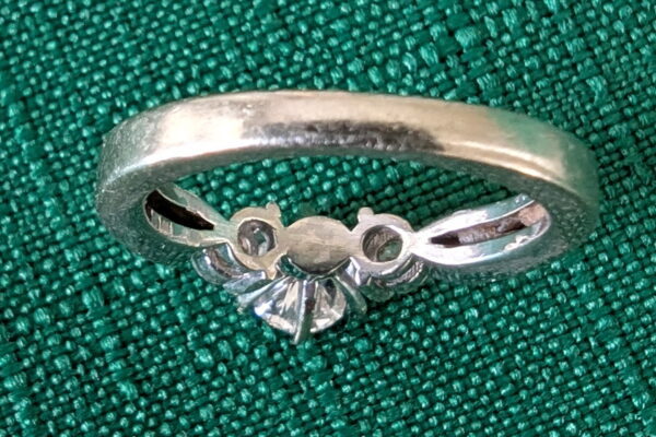 EGL 0.73 Carat G VS2 Round Natural Diamond Ring - Image 4