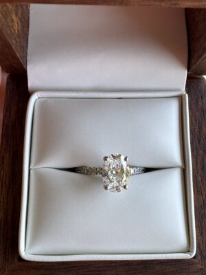 IGI 2.35 E VVS2 Lab Grown Oval Diamond Ring