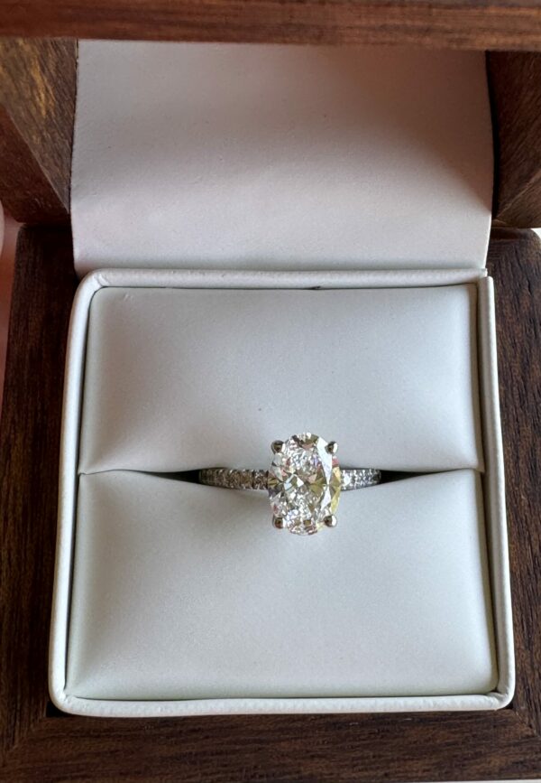 IGI 2.35 E VVS2 Lab Grown Oval Diamond Ring