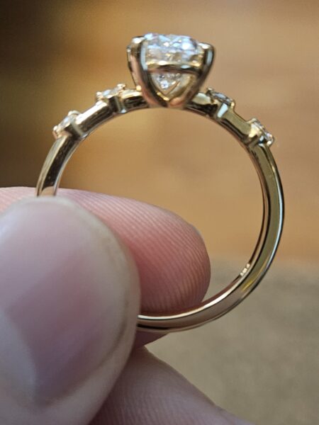 IGI 2.07 Carat E VVS2 Oval Lab Grown Ring - Image 4