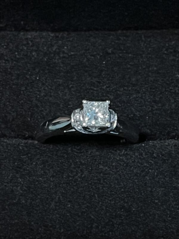 IGI .58 Carat G VS1 Princess Natural Diamond Ring - Image 2