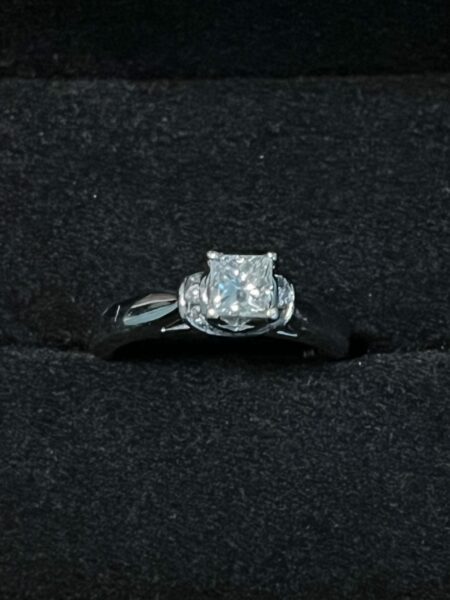 IGI .58 Carat G VS1 Princess Natural Diamond Ring - Image 2