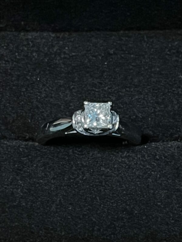 IGI .58 Carat G VS1 Princess Natural Diamond Ring - Image 2