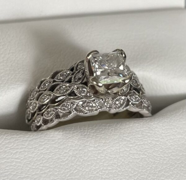 GCAL 1.02 CT F VS1 Lab Grown Princess Cut Diamond Ring and Matching Band - Image 3