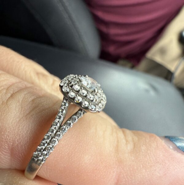 1 CT E VVS2 Lab Grown Round Brilliant Diamond Ring - Image 3