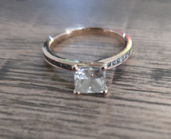 IGI 1.5 Carat H VS2 Princess Lab-Grown Diamond Ring