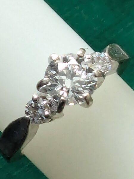 EGL 0.73 Carat G VS2 Round Natural Diamond Ring