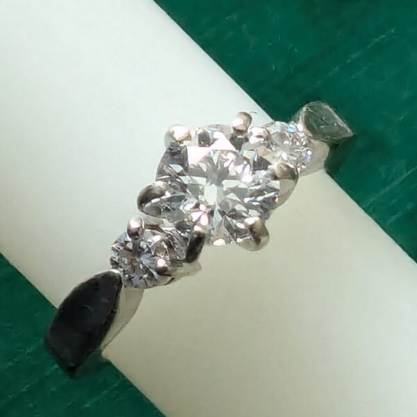 EGL 0.73 Carat G VS2 Round Natural Diamond Ring