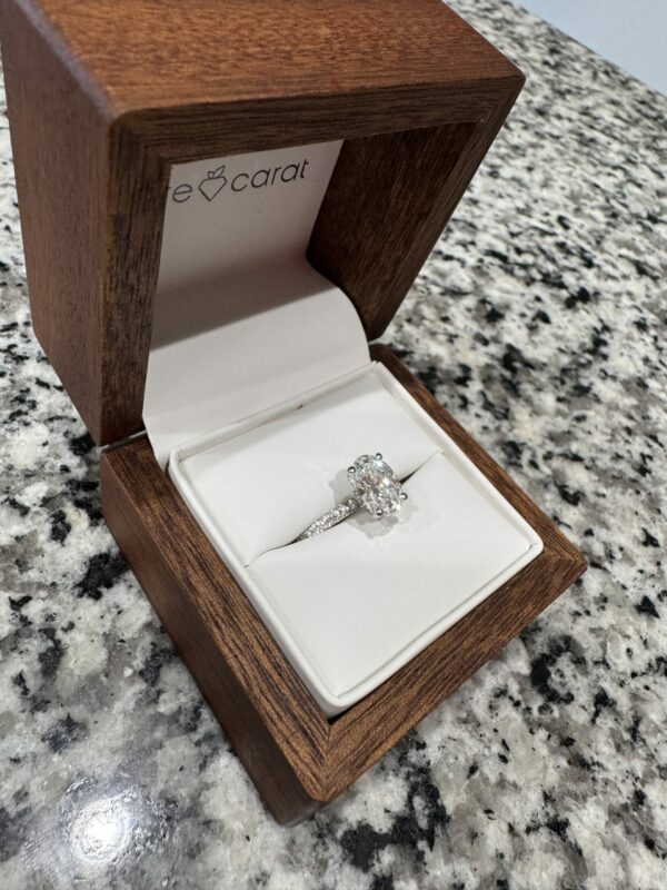 IGI 2.35 E VVS2 Lab Grown Oval Diamond Ring - Image 5