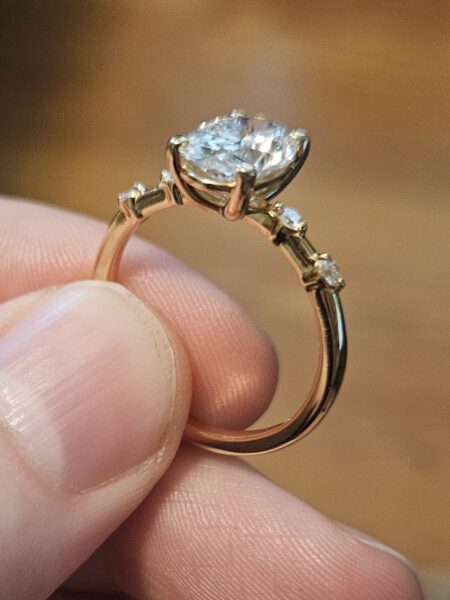 IGI 2.07 Carat E VVS2 Oval Lab Grown Ring - Image 2