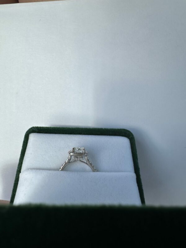 IGI 1.61 Carat H SI1 Round Lab-Grown Diamond Ring - Image 3