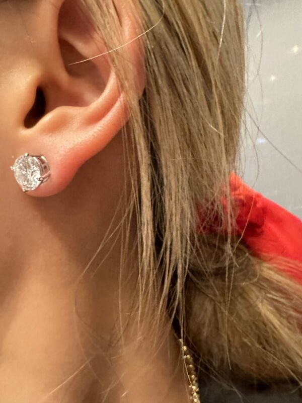 IGI 4 Carat E VVS2 Round Lab-Grown Diamond Earrings - Image 2