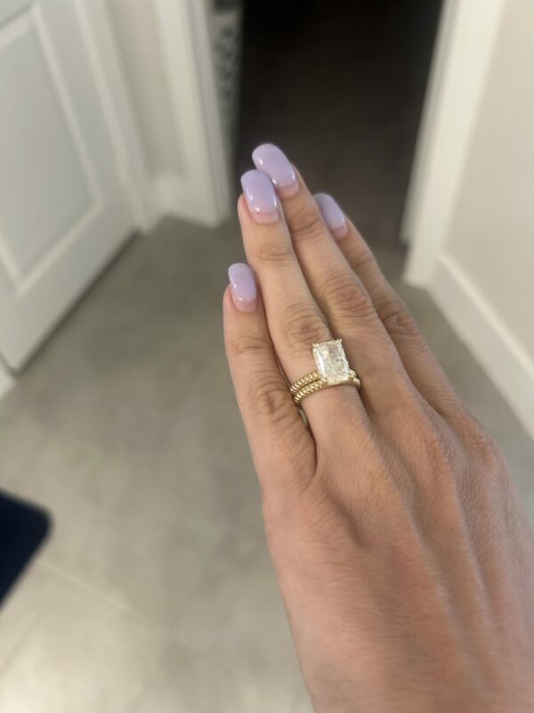 IGI 4.01 Carat D VVS1 Radiant Lab-Grown Diamond Ring - Image 3