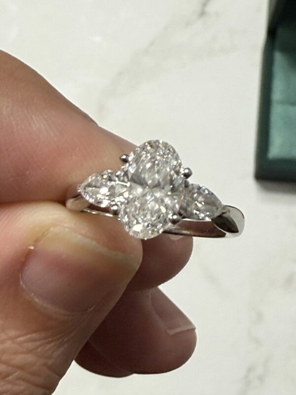 IGI 1.34 Carat D FL Oval Lab-Grown Diamond Ring - Image 4