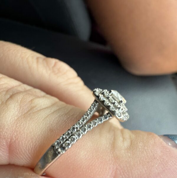 1 CT E VVS2 Lab Grown Round Brilliant Diamond Ring - Image 5