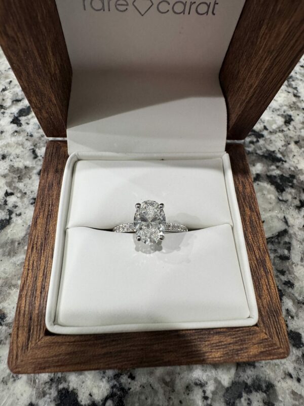 IGI 2.35 E VVS2 Lab Grown Oval Diamond Ring - Image 7