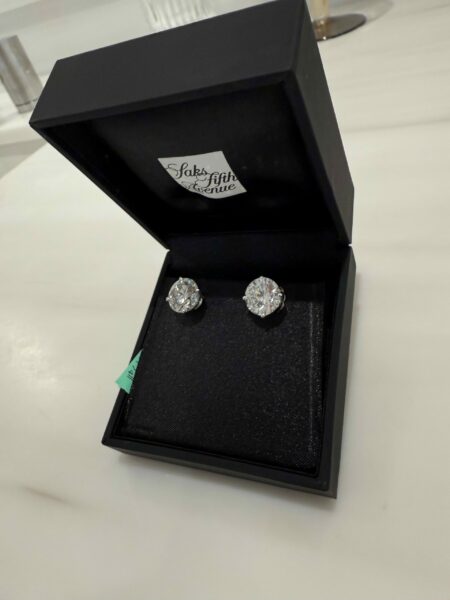 IGI 8 Carat G VS1 Round Lab-Grown Diamond Earrings - Image 2