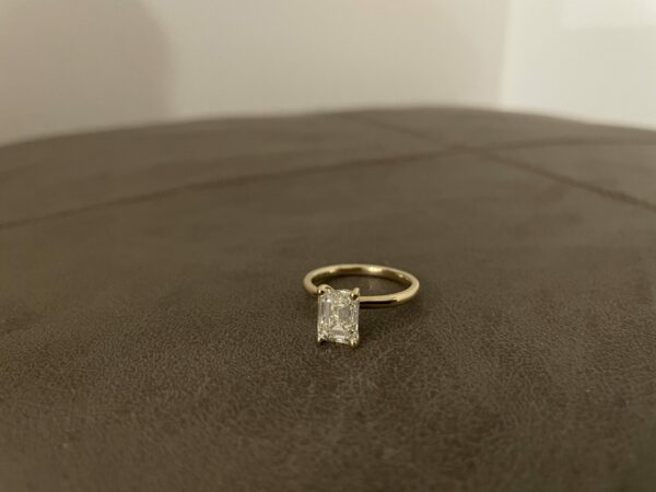 IGI 2.01 Carat K VS1 Emerald Natural Diamond Ring