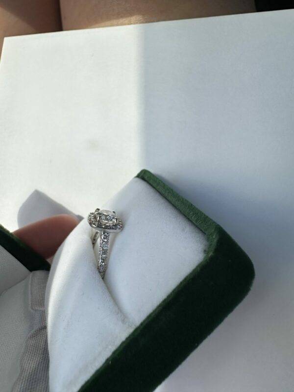 IGI 1.61 Carat H SI1 Round Lab-Grown Diamond Ring - Image 4