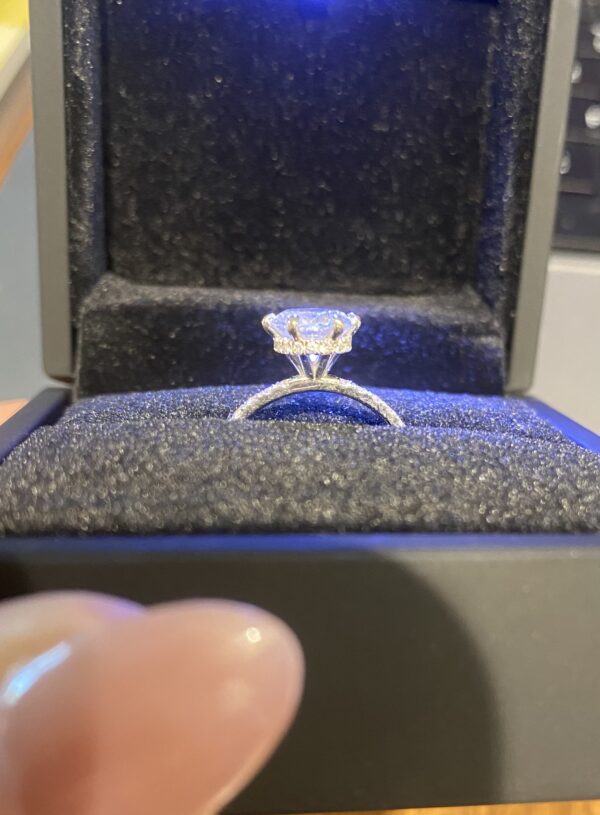 IGI 1.75 Carat D VVS2 Round Lab-Grown Diamond Ring - Image 3