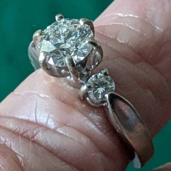 EGL 0.73 Carat G VS2 Round Natural Diamond Ring - Image 2