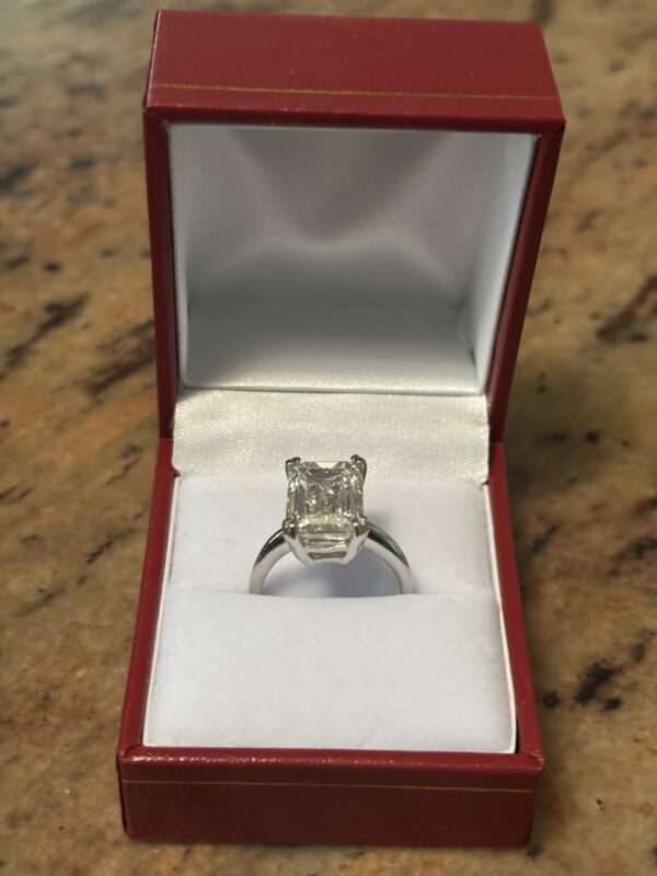 IGI 7.52 Carat I VS2 Emerald Lab-Grown Diamond Ring - Image 4