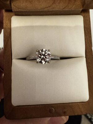 IGI 1.29 CT J VS2 Lab Grown Round Diamond Ring