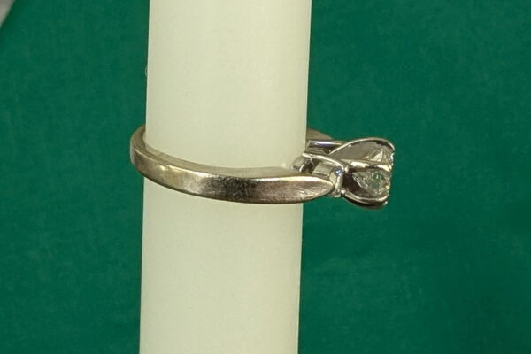 EGL 0.73 Carat G VS2 Round Natural Diamond Ring - Image 3