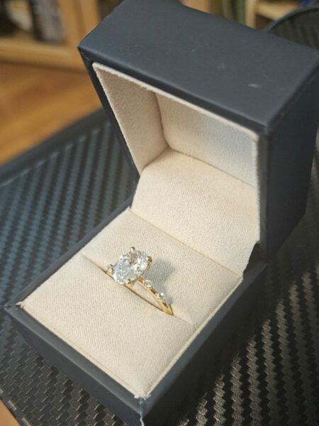 IGI 2.07 Carat E VVS2 Oval Lab Grown Ring - Image 5