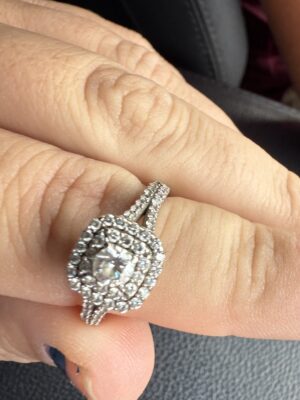 1 CT E VVS2 Lab Grown Round Brilliant Diamond Ring