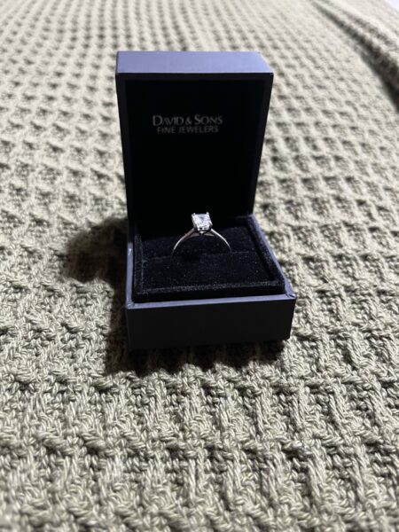 IGI 0.89 CT F VVS2 Radiant Lab Grown Diamond Ring - Image 2