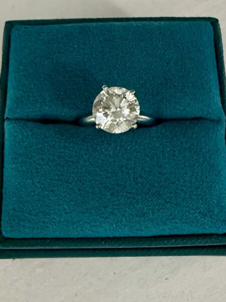 IGI 3.01 Carat J SI1 Round Lab Grown Ring - Image 10