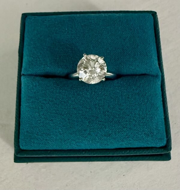 IGI 3.01 Carat J SI1 Round Lab Grown Ring - Image 10