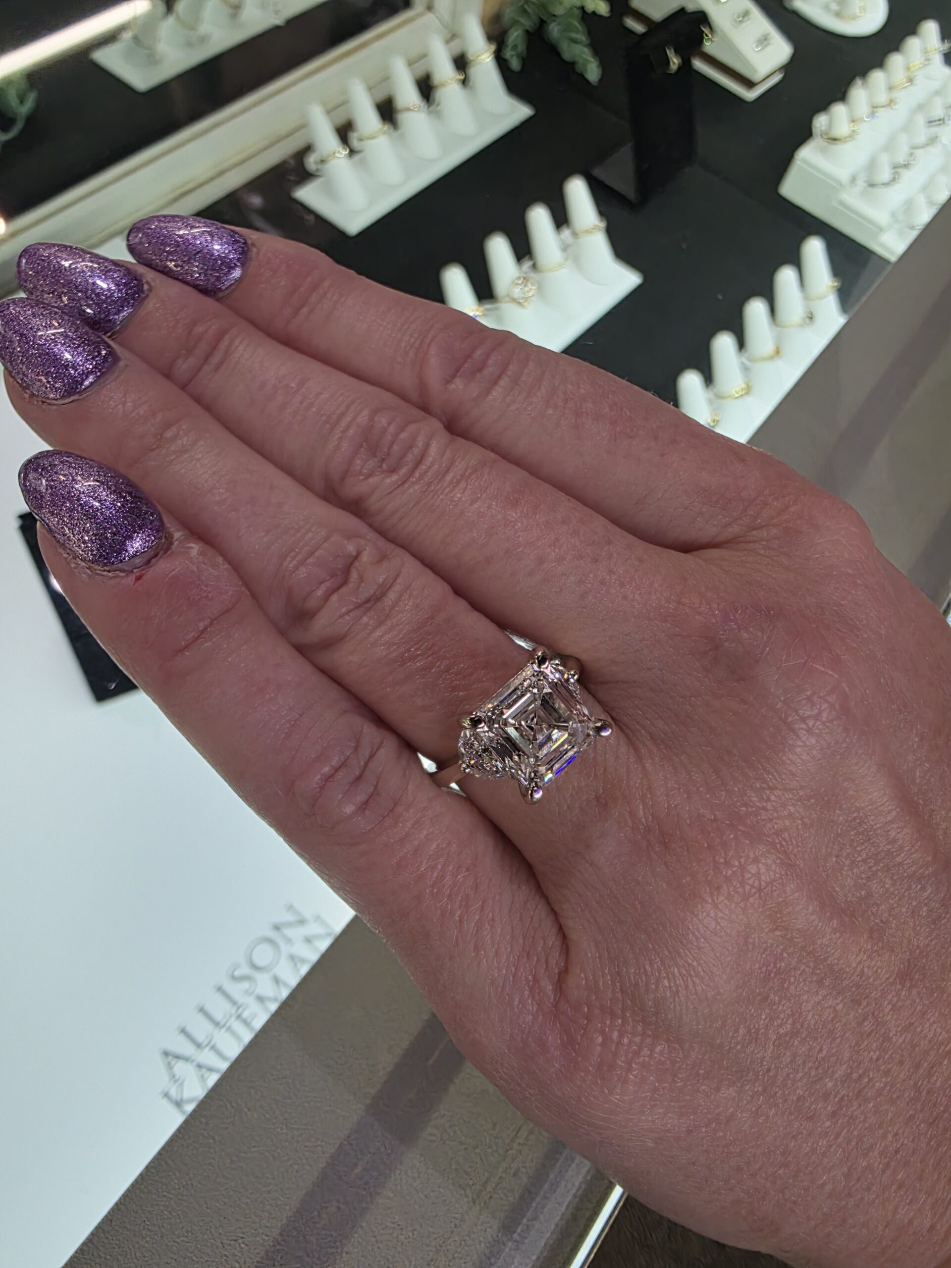 IGI 4.07 Carat H VS1 Asscher Lab Grown Ring - Image 2