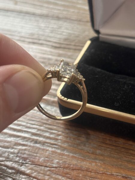 1.78 Carat E VVS2 Emerald Lab Grown Ring - Image 4