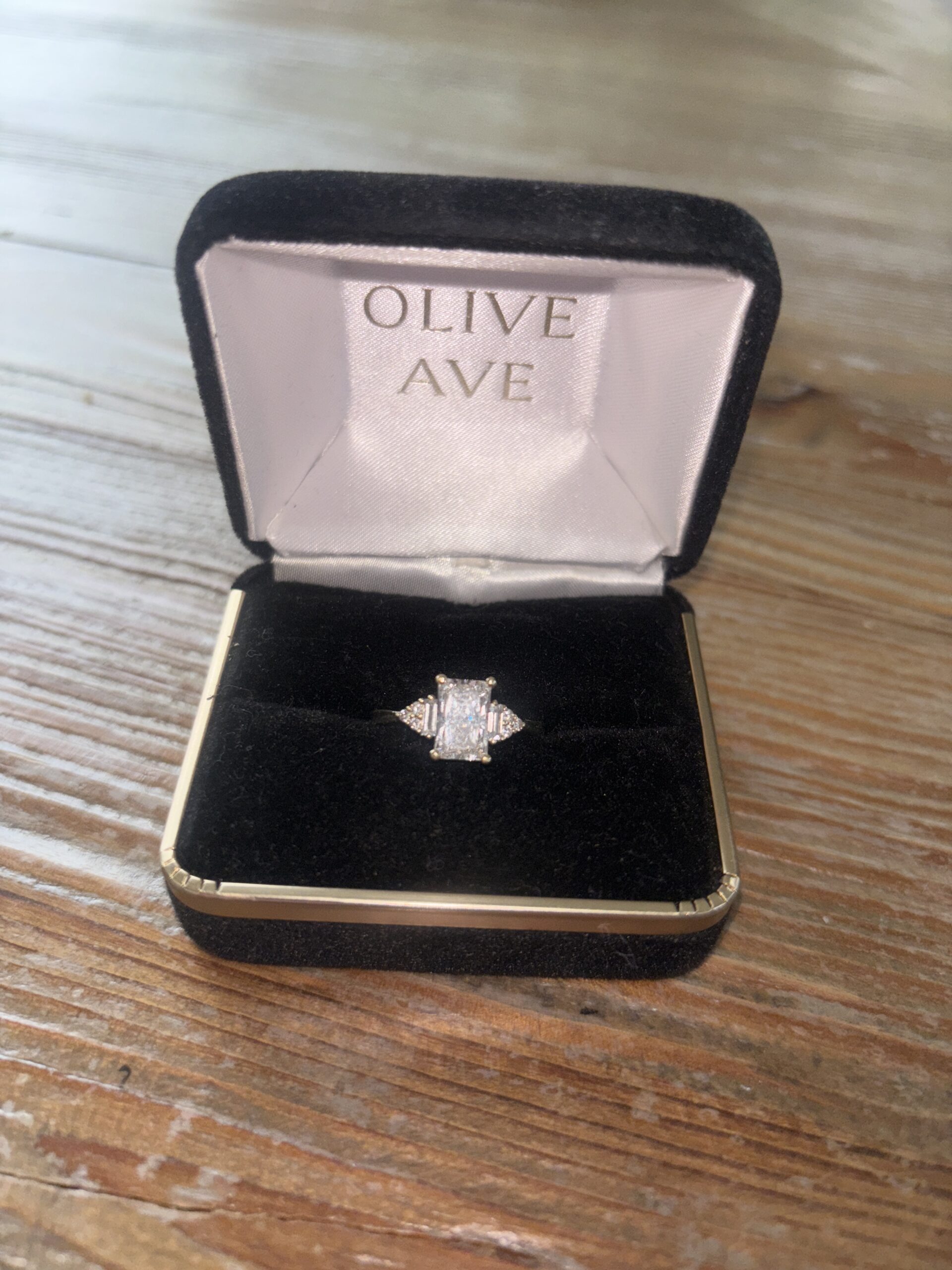 1.78 Carat E VVS2 Emerald Lab Grown Ring - Image 7